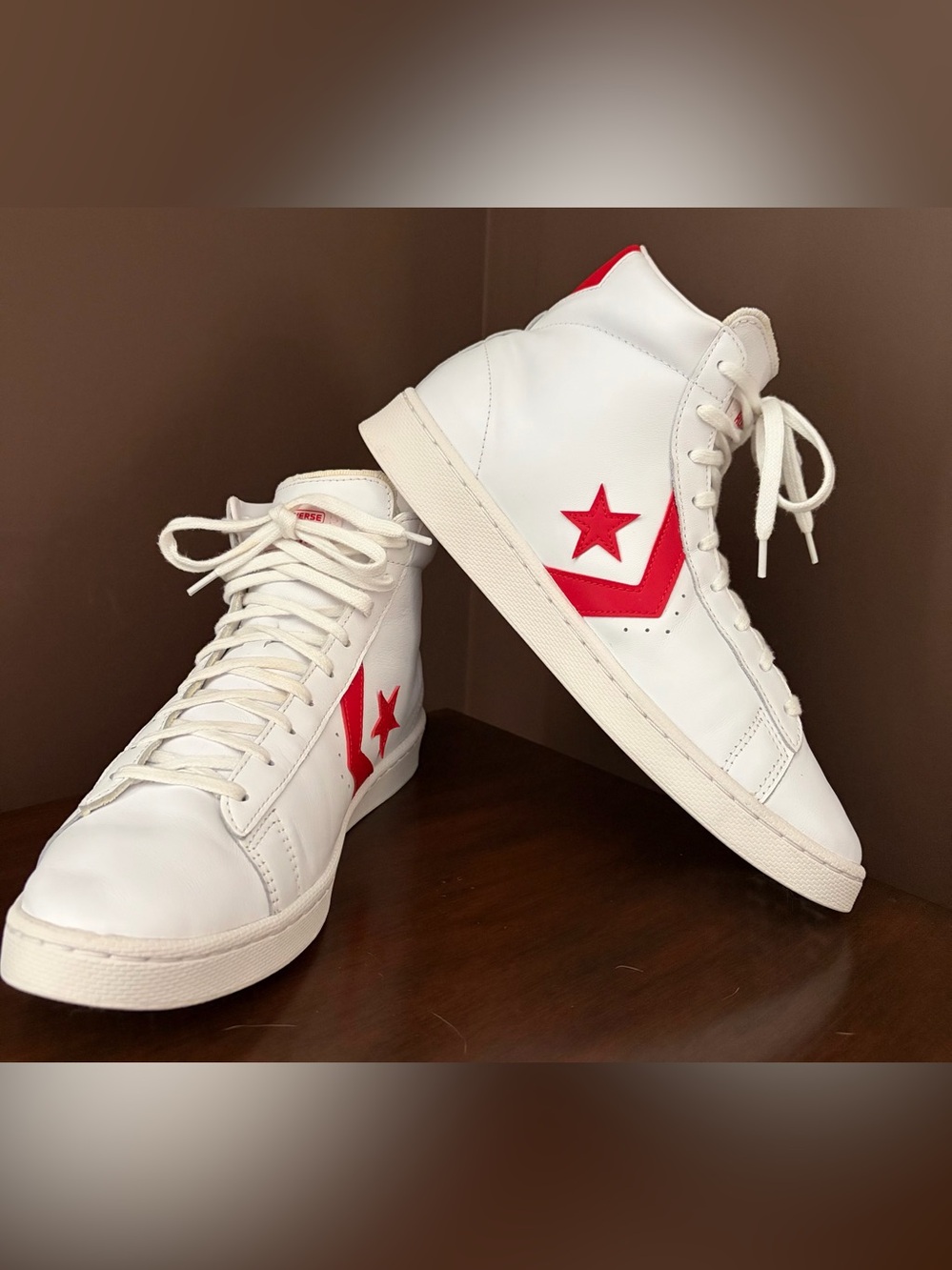 CLASSIC CONVERSE LEATHER ALL STAR BASKETBALL HI TOPS

NEW!